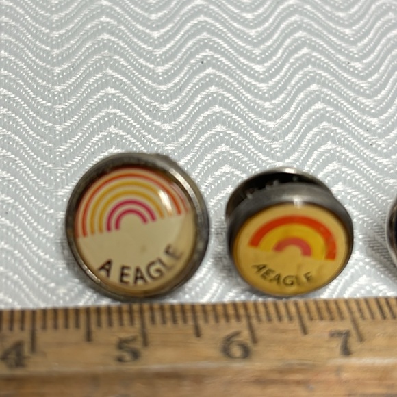 7 Lapel pins - Picture 4 of 9